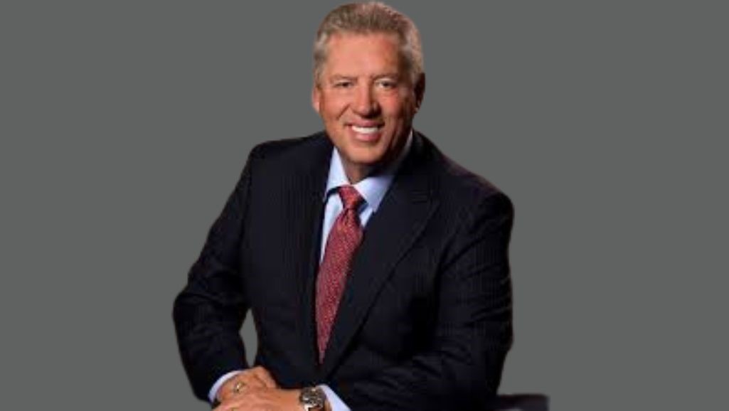 65 John Maxwell Quotes On Leadership, Growth, & Success